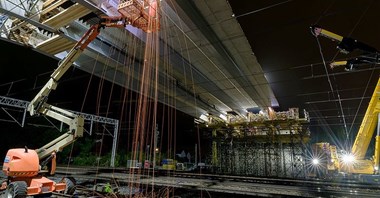 Warszawa. Konstrukcja wiaduktu na Chełmżyńskiej gotowa