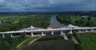 Postępuje budowa najdłuższego mostu na Podkarpaciu