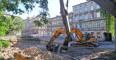 Łódź. Na Franciszkańskiej wyburzono już kamienicę. To element przebudowy trasy tramwajowej