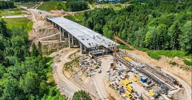 S19 Babica – Jawornik. Konstrukcja 200-metrowej estakady już na miejscu  