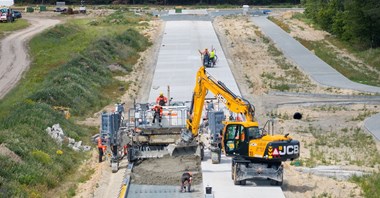 Autostradowa technologia na drodze samorządowej w Ożarowie