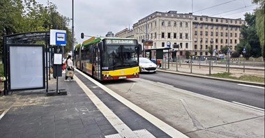 Łódź. Przystanki autobusowe na węźle przy Manufakturze częściowo gotowe [zdjęcia]