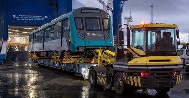 Pierwsze zautomatyzowane pociągi metra docierają do Sydney
