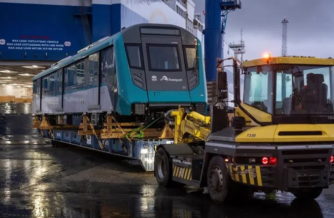 Pierwsze zautomatyzowane pociągi metra docierają do Sydney