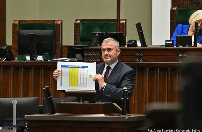 Bukowiec: Weto prezydenta to "prezent" w postaci pustego rozkładu jazdy