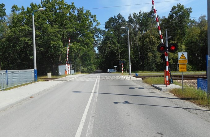 Rząd zaostrza przepisy związane z przejazdami przez tory
