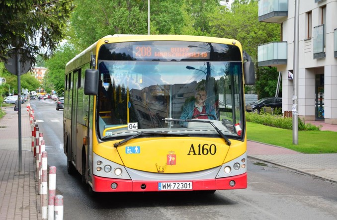 Kto będzie wozić warszawiaków przez osiem miesięcy?