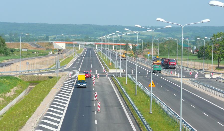 Będziemy budować 4,5 tysiąca kilometrów dróg Będziemy budować 4,5 tysiąca kilometrów dróg