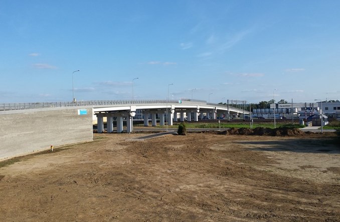 Podkarpackie: Będą bezkolizyjne przejazdy nad torami. Dziś pierwszy 