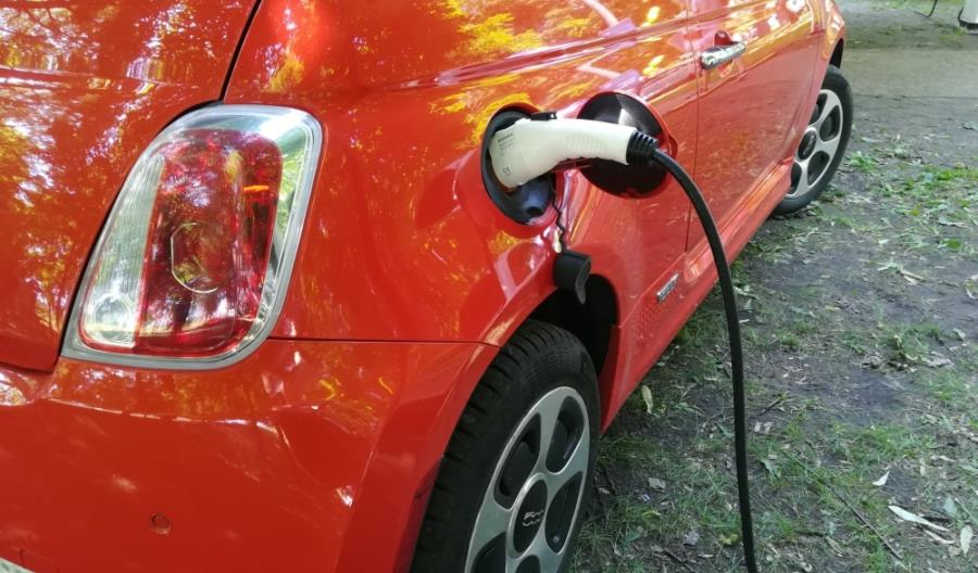 PKP: Samochód elektryczny naładujesz na dworcu PKP: Samochód elektryczny naładujesz na dworcu