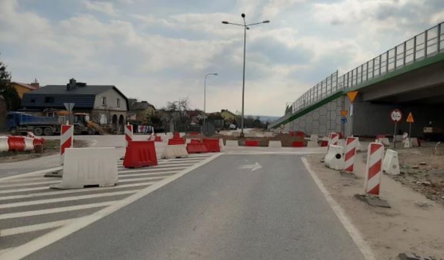 Adamczyk: Inwestycje drogowe i kolejowe nadal będą realizowane Adamczyk: Inwestycje drogowe i kolejowe nadal będą realizowane