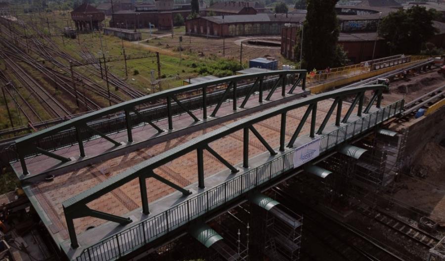Gniezno. Zabytkowy wiadukt wrócił na miejsce Gniezno. Zabytkowy wiadukt wrócił na miejsce