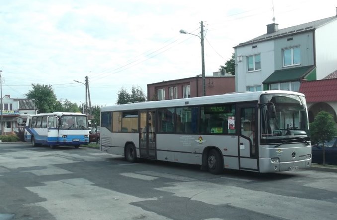 Samorządowiec: Nieżyciowe przepisy blokują transport w regionach