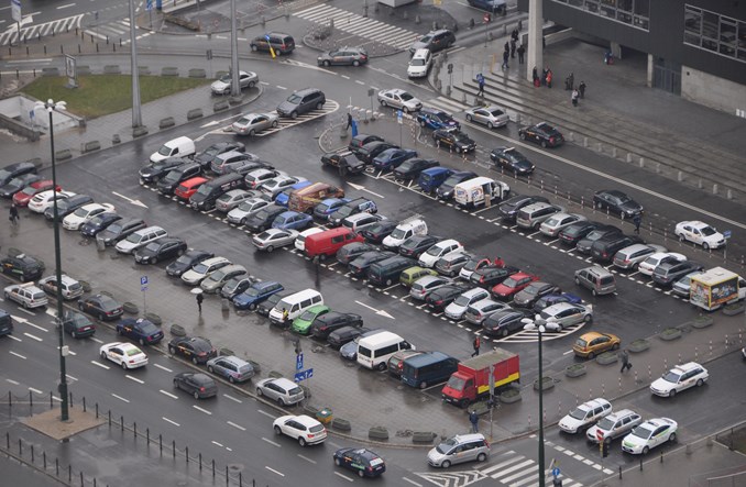 Parkingi podziemne nie są lekarstwem. To przyczyna choroby