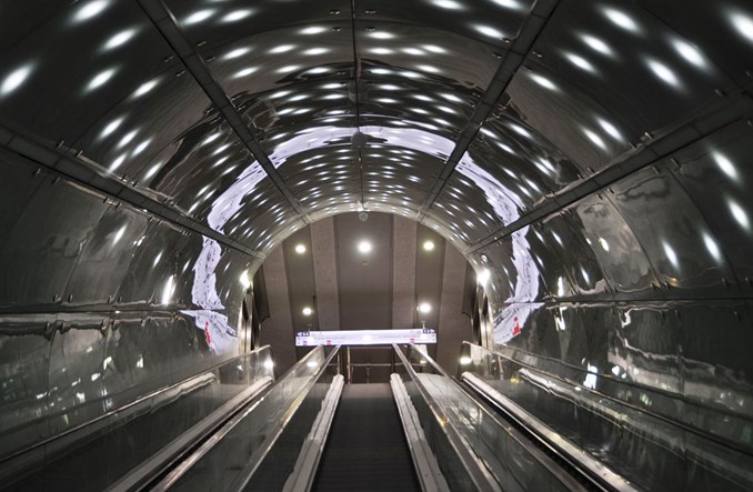 Metro: Stacja Świętokrzyska multimedialna, bezpieczna i oszczędna