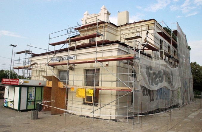 Remont dworca Łódź Chojny opóźniony przez... ptaki