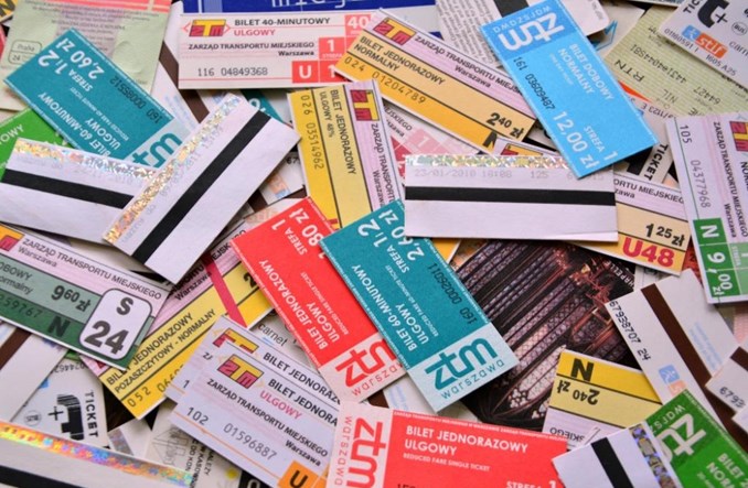 Warszawa myśli o nowym systemie biletowym. Znikną kartoniki?