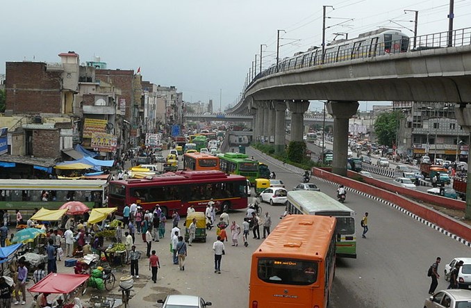 Delhi chce kupić tysiąc elektrobusów. Sąd ma inne zdanie