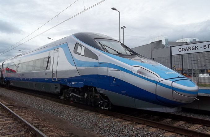 Pendolino bije samochód. Porównujemy ceny
