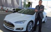Elon Musk opisał autobus przyszłości i zarabiające na siebie auto