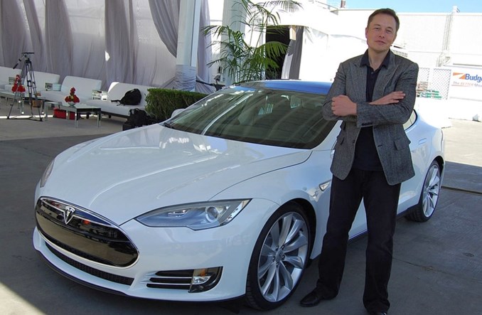 Elon Musk opisał autobus przyszłości i zarabiające na siebie auto