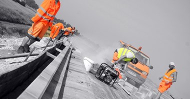 Kotlarek: Problemy na rynku wykonawczym mogą utrudnić realizację PBDK