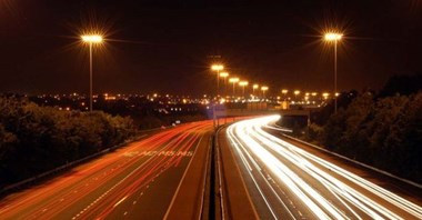Samorządy będą płacić mniej za oświetlenie dróg