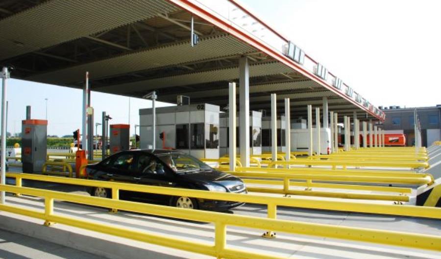 Ekspresowa ustawa umożliwi podniesienie szlabanów na każdej autostradzie Ekspresowa ustawa umożliwi podniesienie szlabanów na każdej autostradzie