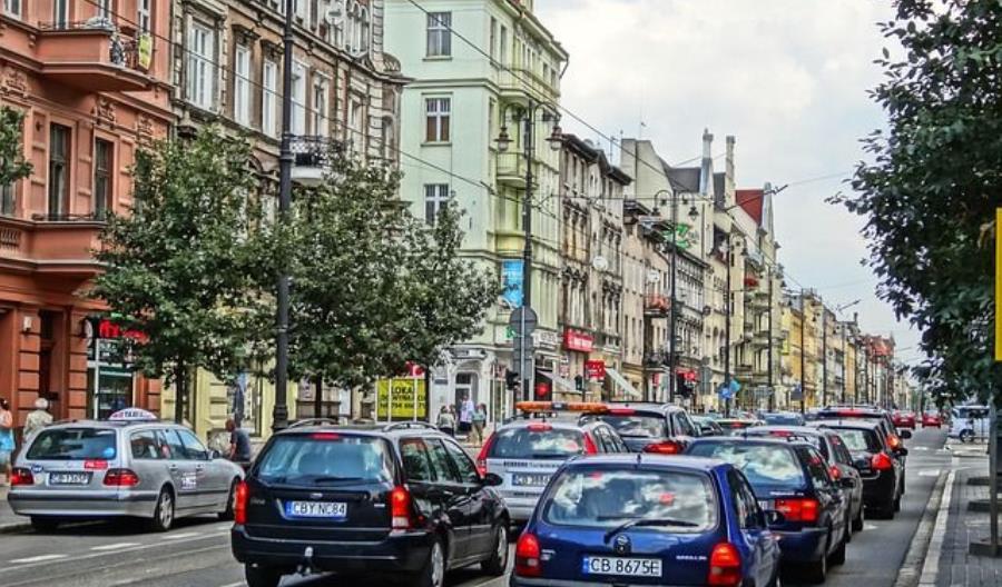 Adamczyk: Najpierw infrastruktura dla komunikacji publicznej, potem ograniczanie ruchu Adamczyk: Najpierw infrastruktura dla komunikacji publicznej, potem ograniczanie ruchu
