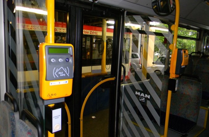 Koronawirus. W czerwonych strefach nowe limity w transporcie zbiorowym