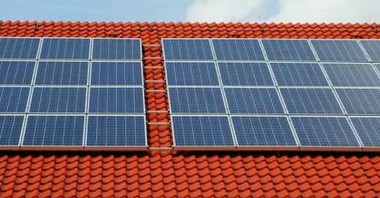 Google doradzi, czy montaż paneli słonecznych się opłaca