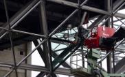 Kraków: Pierwsze szklane elementy terminalu w montażu