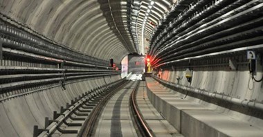 Warszawa czeka na II linię metra (film z przejazdu)