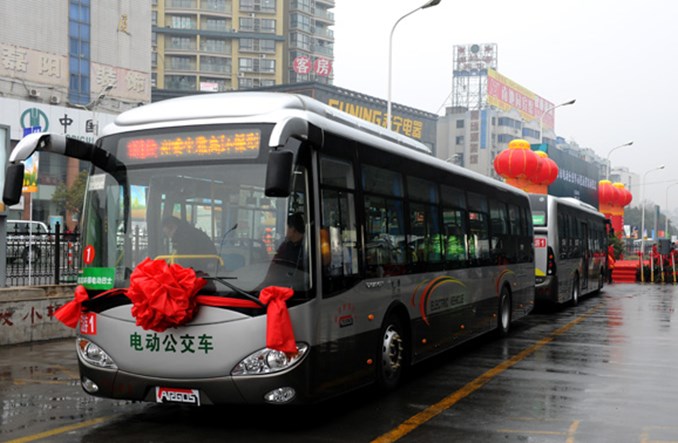 Polska jest sto tysięcy autobusów za Chinami