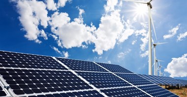Bloomberg: Wzrost inwestycji w zieloną energię pierwszy raz od 3 lat