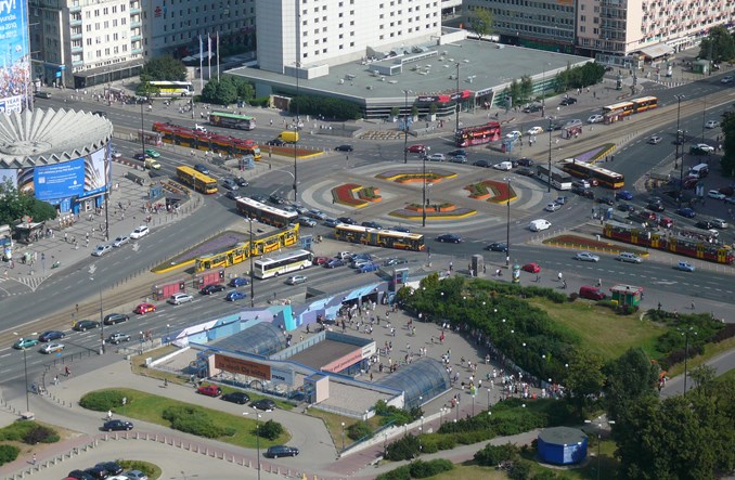 Dlaczego po Warszawie jeżdżą dwa MAZ-y i jeden VDL?