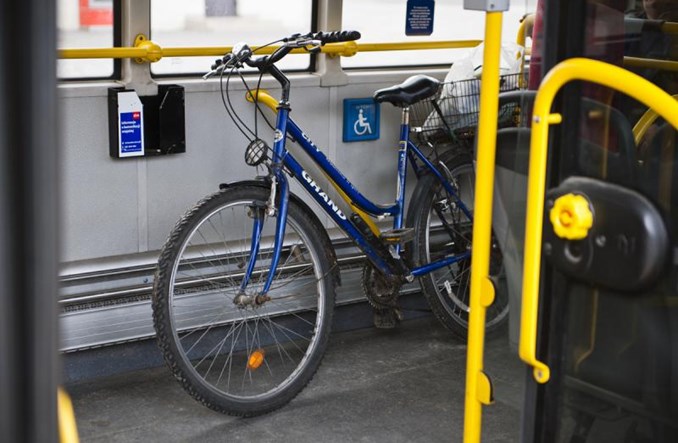 Warszawa: Przewóz rowerów tylko warunkowym prawem