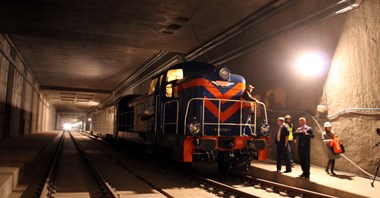 Pierwszy pociąg w tunelu do Łodzi Fabrycznej