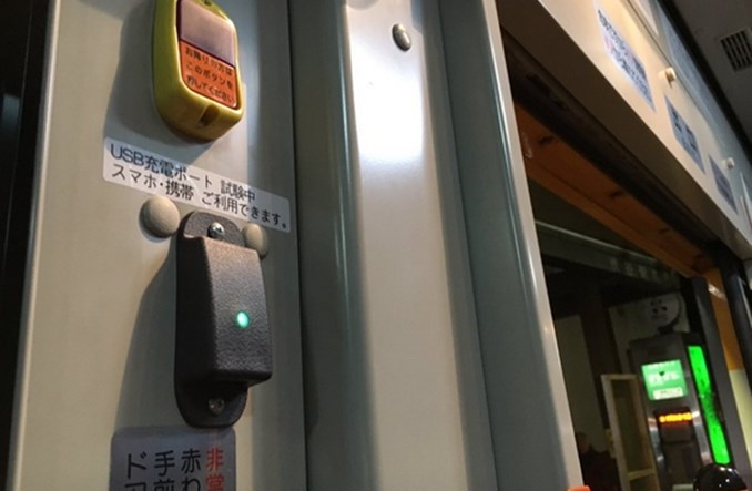 Tokio. Powiew nowoczesności. Pierwsze testy… USB w autobusie