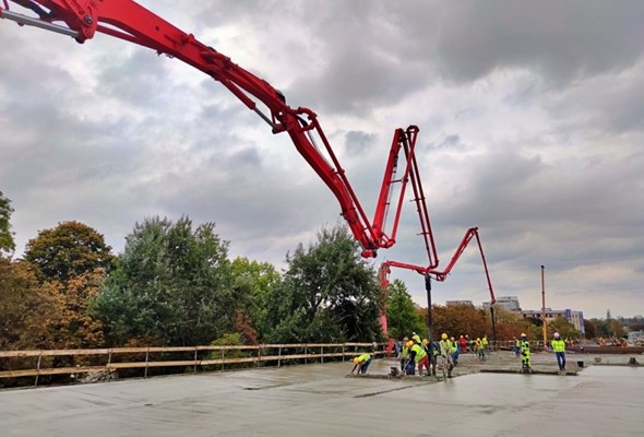 Warszawa. Pierwszy wiadukt Trasy Łazienkowskiej prawie gotowy