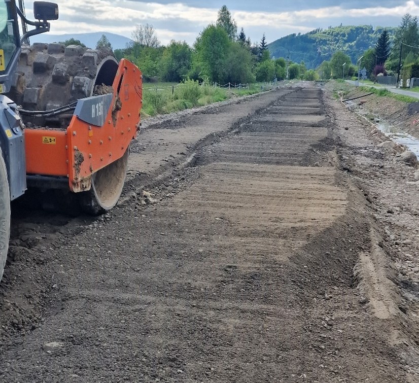Zastosowanie hydraulicznych spoiw drogowych w budowie linii kolejowej
