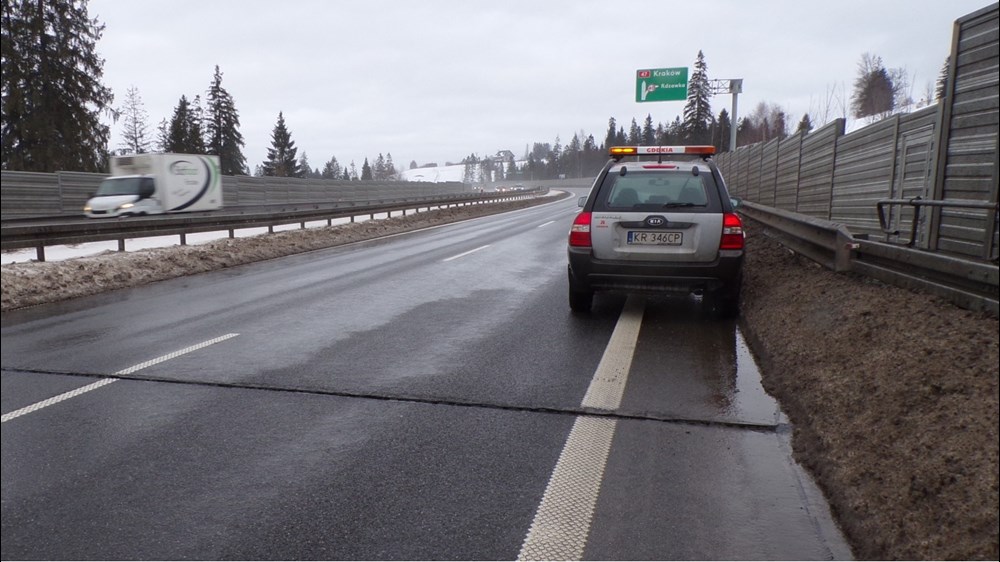 Przyczyny spękań na zakopiance nieznane