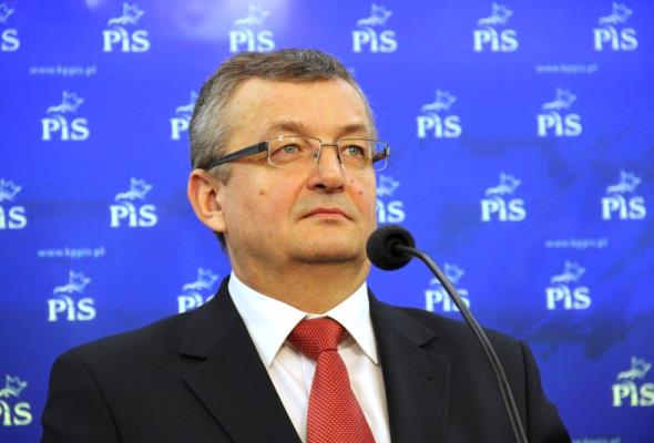 Adamczyk: Podwyższenie opłaty paliwowej to bardzo interesujący pomysł