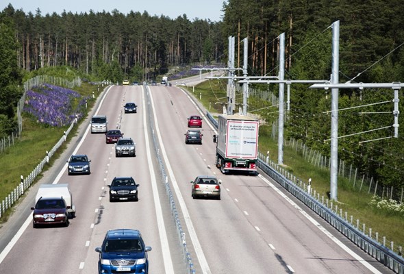 Szwedzi otwierają pierwszą „elektryczną” drogę. Ciężarówki jak trolejbusy