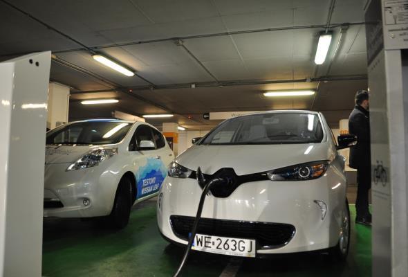 Deloitte: W 2040 roku co drugi użytkowany samochód będzie autem elektrycznym 