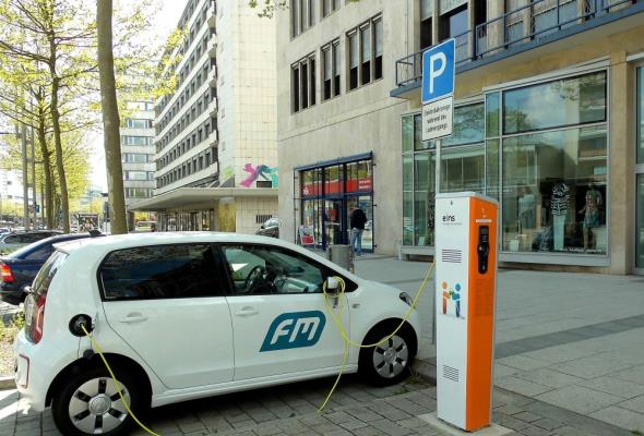 Rynek elektrycznych pojazdów w Polsce nabiera rozpędu. Trwają prace nad jego uregulowaniem