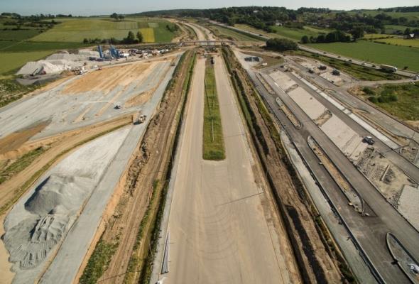 Dolny Śląsk: Nad budowaną ekspresową piątką otwarto nowy wiadukt   