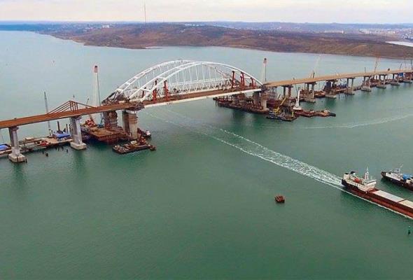 Most nad Cieśniną Kerczeńską połączył Krym i Rosję