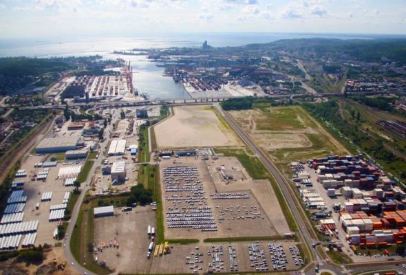 Port Gdynia z planami na nowy terminal intermodalny