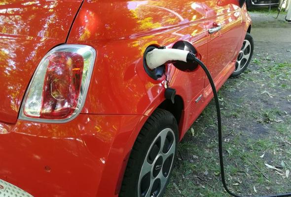 Rządowe dopłaty zachęcą firmy do zakupu aut elektrycznych?